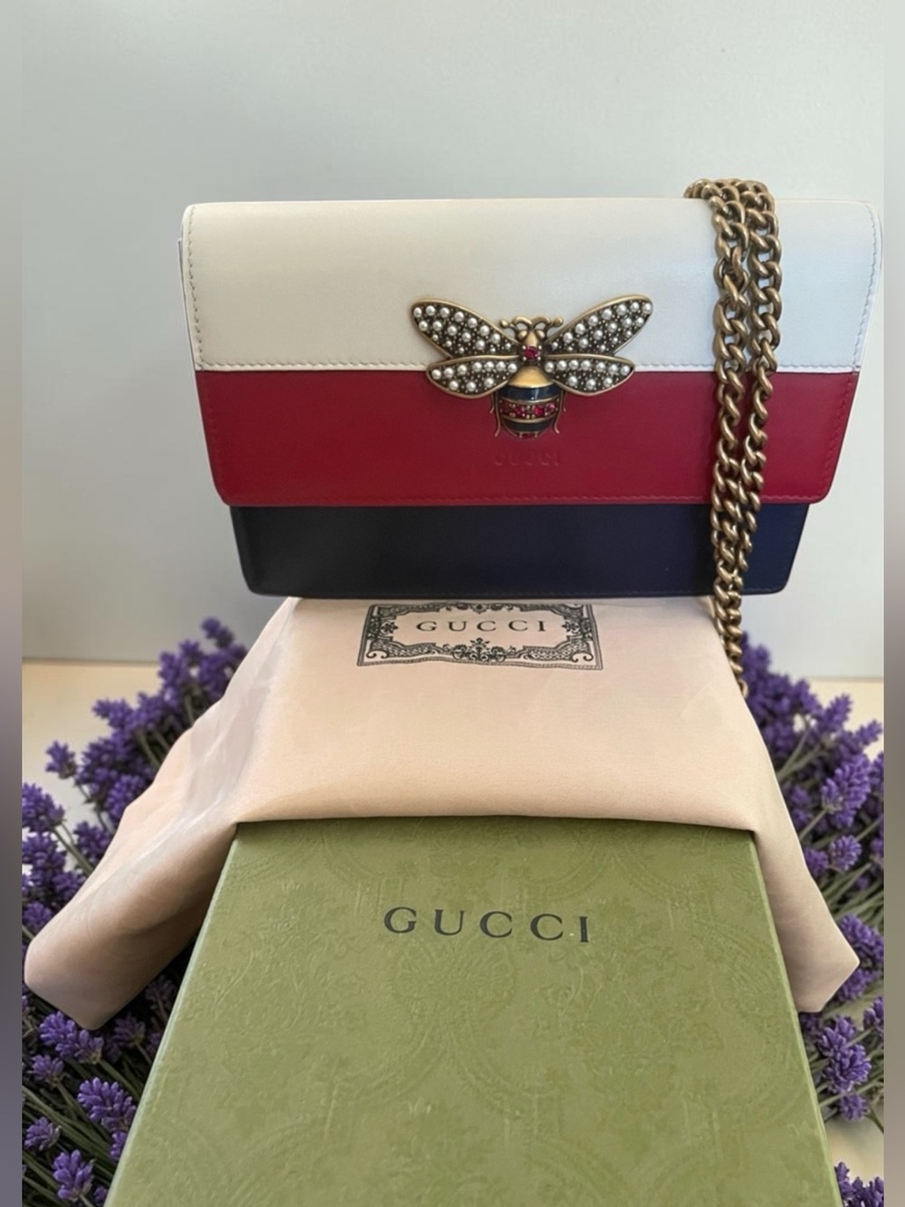 Gucci Queen Margaret White Red Navy Bee-Embellished Chain Crossbody